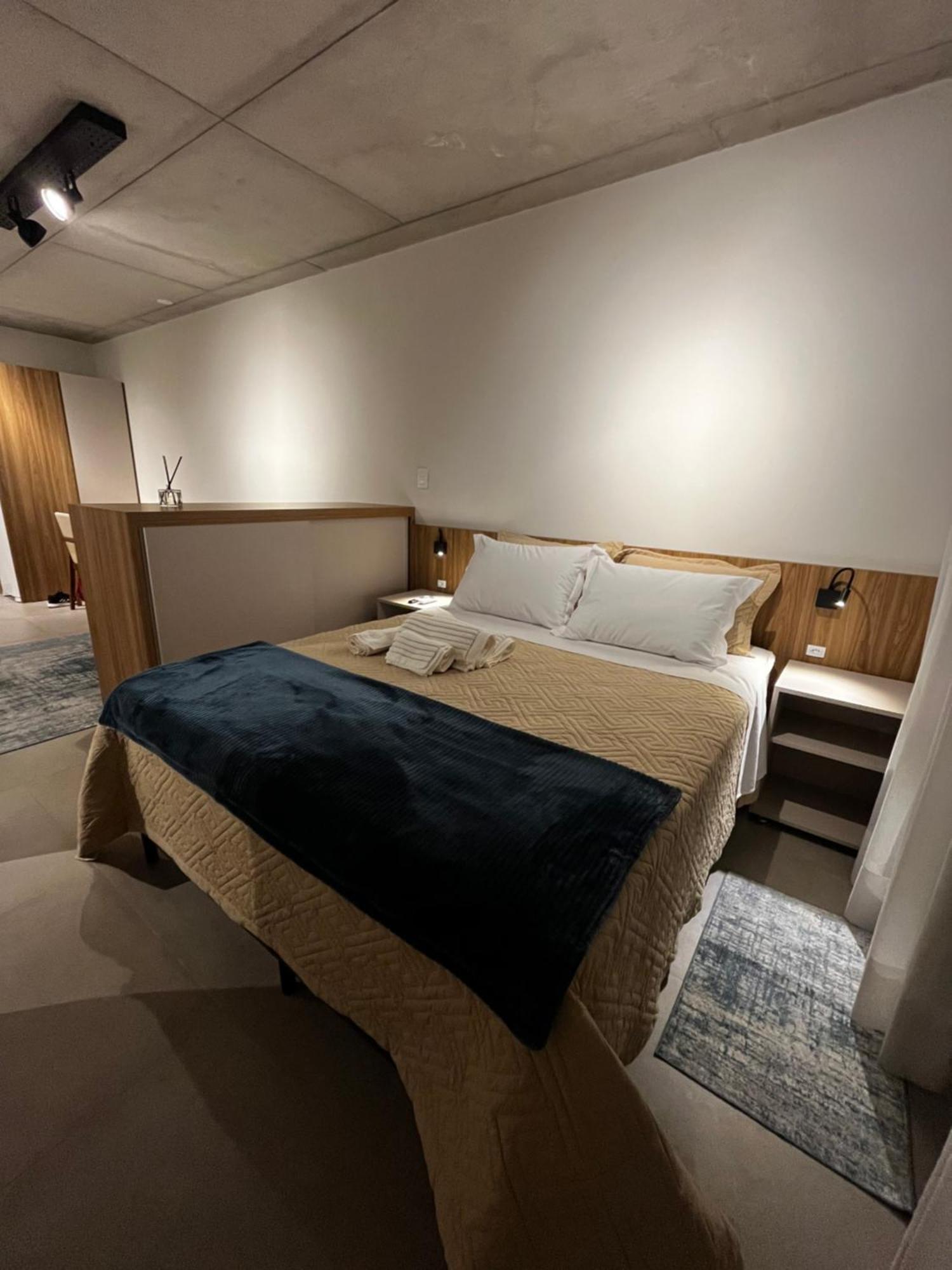 Apartment Estudio Novo, Com Garagem, Em Otima Localizacao! *