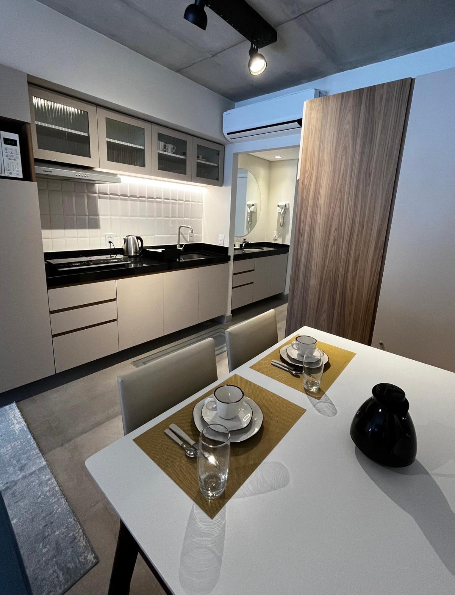 Estudio Novo, Com Garagem, Em Otima Localizacao!